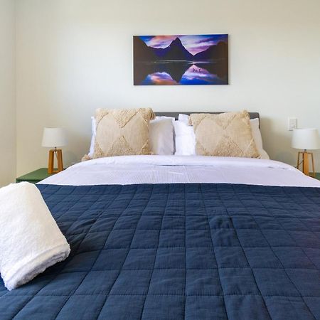 Conveniently Located 2Br Townhouse In West Akl Apartment Auckland Bagian luar foto