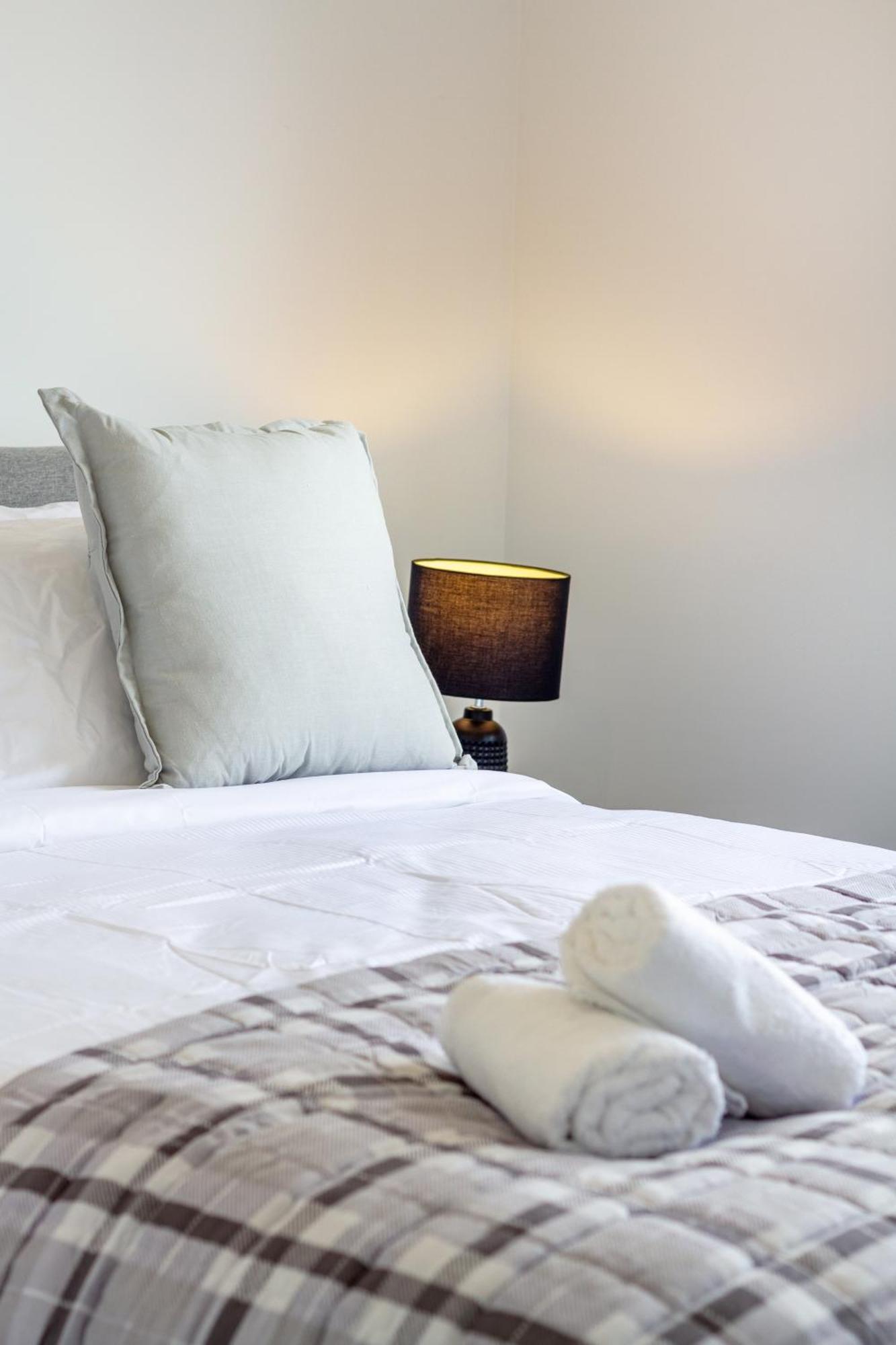 Conveniently Located 2Br Townhouse In West Akl Apartment Auckland Bagian luar foto